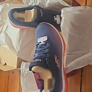 *Brand New* Skechers Sneakers